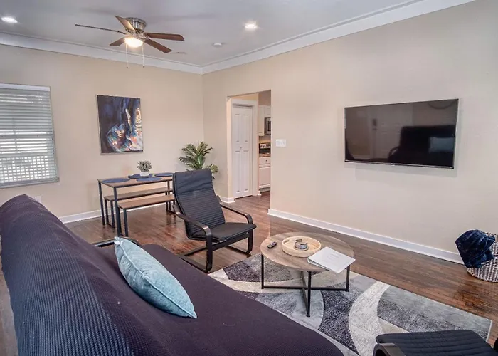 Fabulous Newly Renovated 2Br1Ba Near Downtown