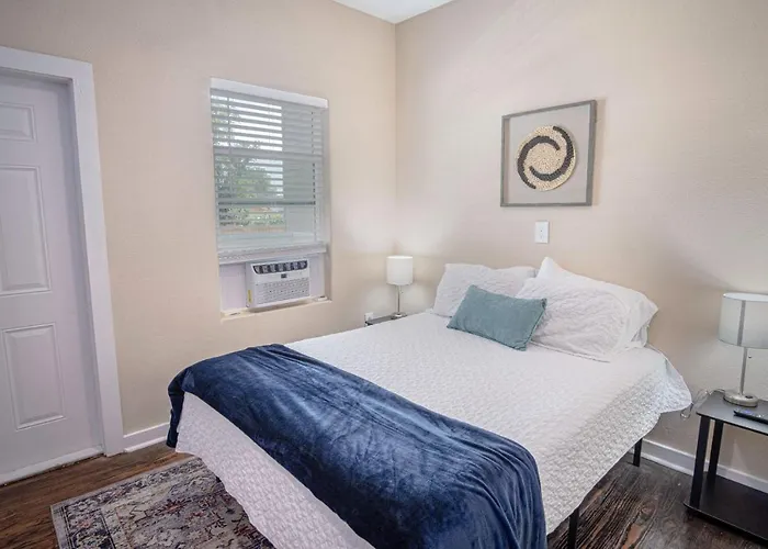 Fabulous Newly Renovated 2Br1Ba Near Downtown
