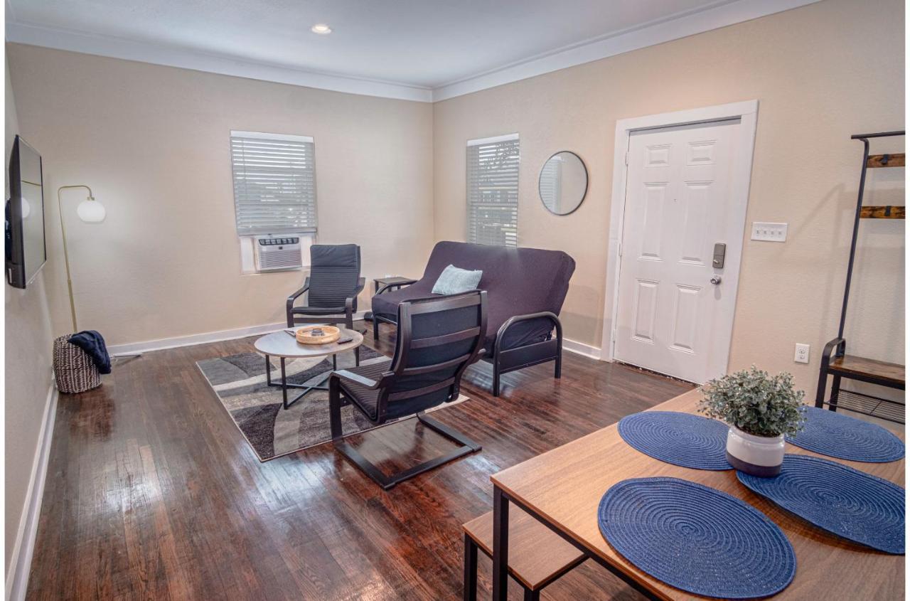 Fabulous Newly Renovated 2br1ba Near Downtown Apartment